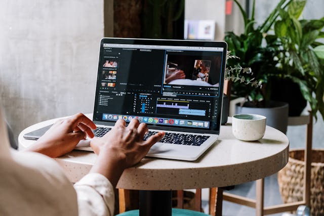 (P) Ce trebuie să știi înainte să alegi un laptop premium și accesoriile potrivite pentru el