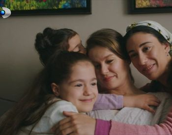 Rezumat episodul 79 &bdquo;Fata de la fereastră&rdquo;, difuzat &icirc;n 26 ianuarie 2026 la Kanal D: Nalan simte că &icirc;n relația ei cu Hayri se află o a treia persoană