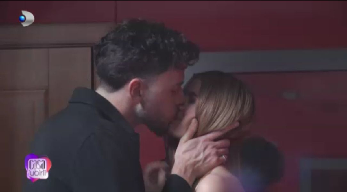 Valentin nu a mai rezistat și i-a “furat” un sărut Danielei. Incredibil cum a reacționat concurenta: ,,Doamne!”