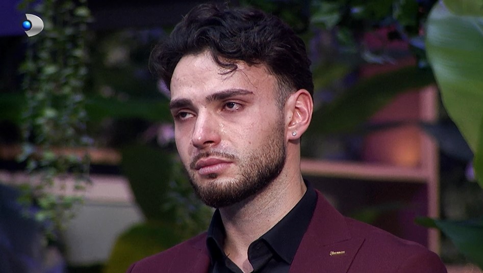 Valentin izbucnește în lacrimi după ce Andreea Mantea anunță cine pleacă acasă! Incredibil ce se va întâmpla duminică, 1 februarie, în „Casa iubirii”, de la 16:00 și 19:00, la Kanal D