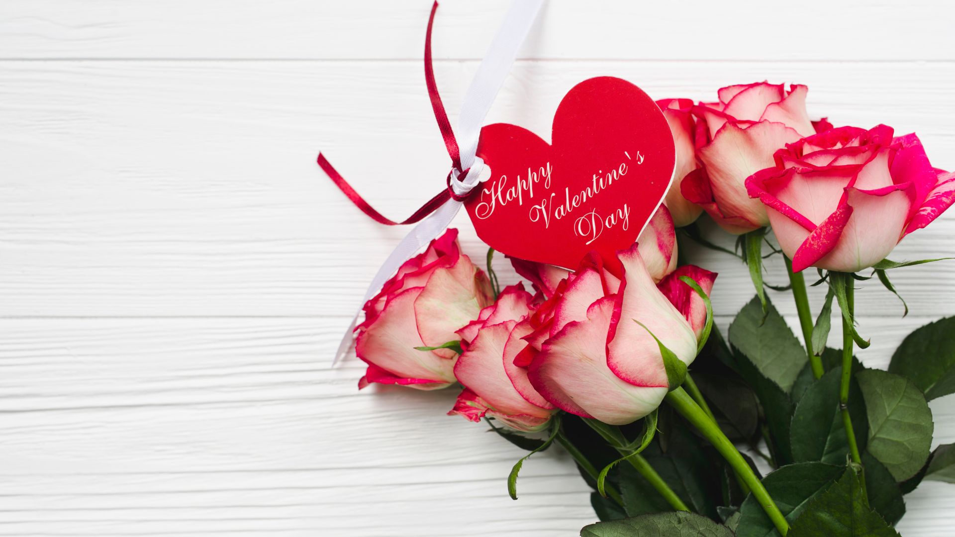 (P) Ce flori se oferă de Valentine’s Day și cui este potrivit să trimiți un buchet?