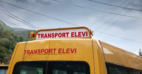 un sofer a abandonat 40 de elevi pe drum 