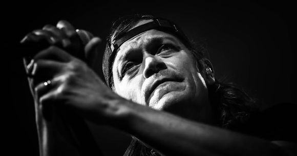 Brad Arnold s-a stins din viata