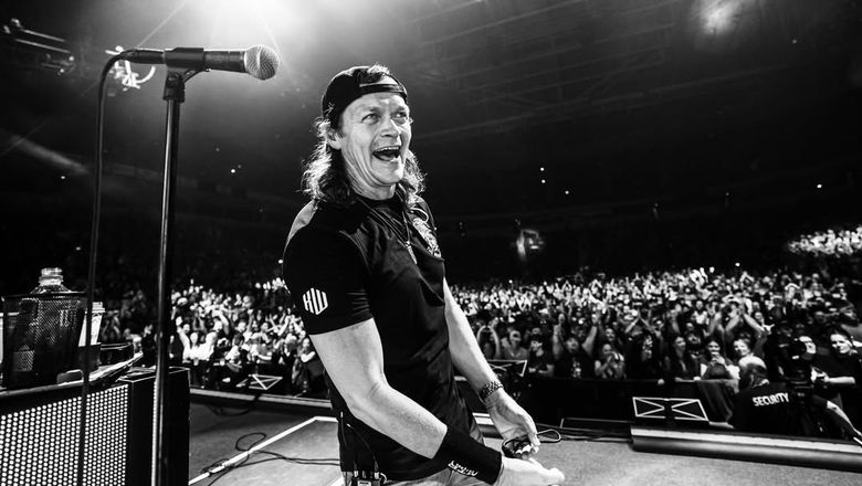 Brad Arnold s-a stins din viata