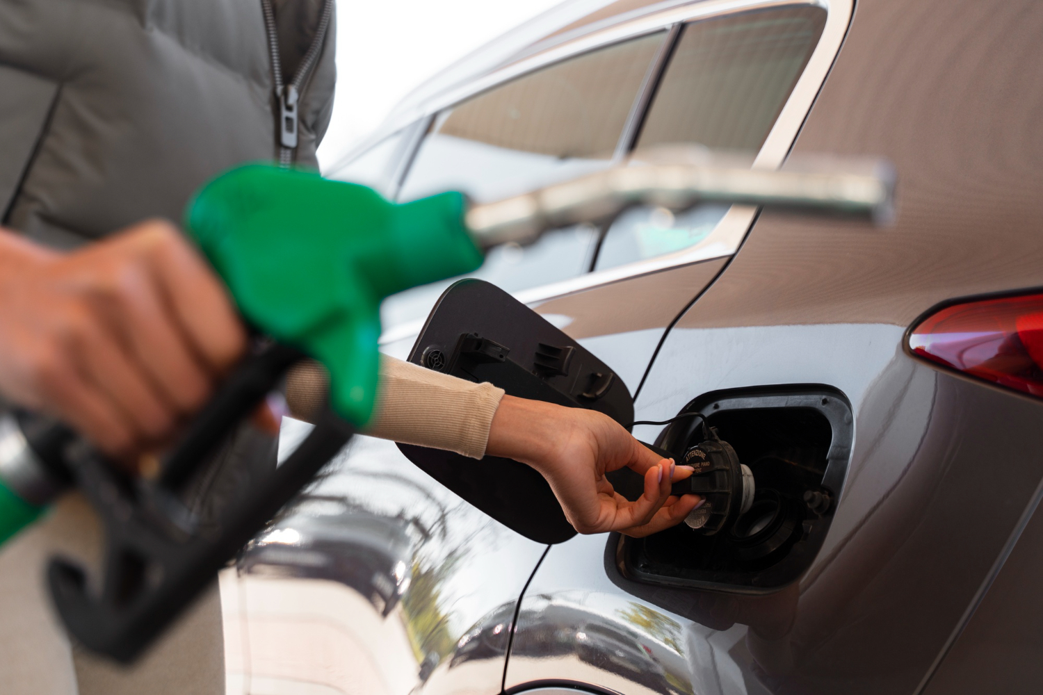 Preț carburanți luni, 9 februarie 2026:  Cât costă litrul de benzină și motorină azi, în România
