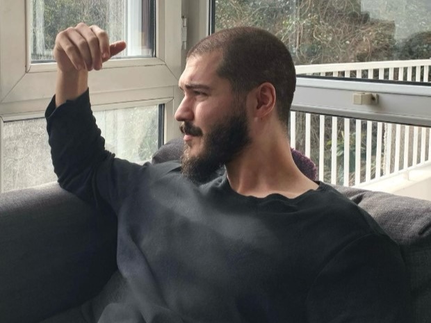 Özgü Delikanlı, actorul  „cameleonic” care cucerește România