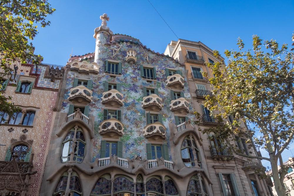 (P) 5 trasee pietonale în Barcelona: descoperă orașul la pas