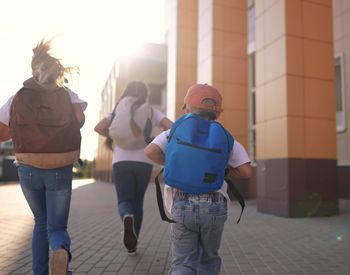 Copiii rom&acirc;ni care locuiesc &icirc;n Spania ar putea primi o alocație de 200 de euro lunar