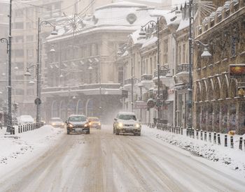 Este cod galben de v&acirc;nt și ninsori viscolite. Meteorologii ANM anunță că vremea se schimbă brusc din această noapte