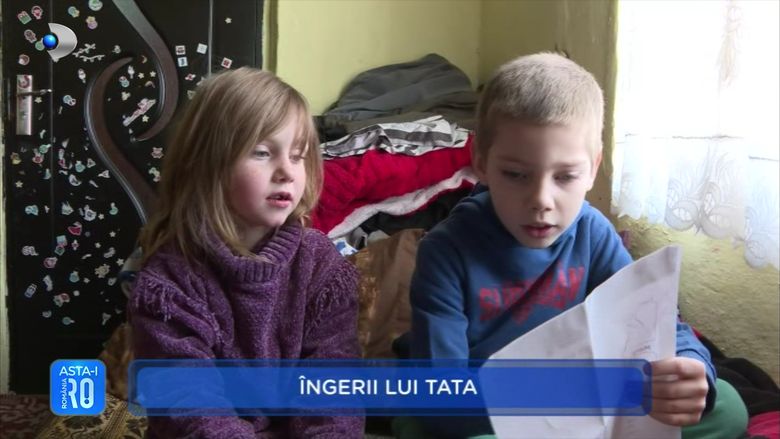 Un bărbat își crește singur cei trei copii, după ce soția a ales să îi părăsească. 