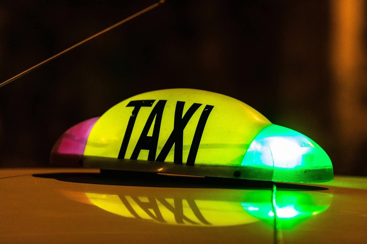 Un taximetrist a fost găsit fără viață în propria mașină, în București