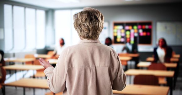 Profesor pred&acirc;nd