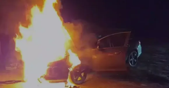 Un autoturism a fost cuprins de foc &icirc;n Caraș-Severin.