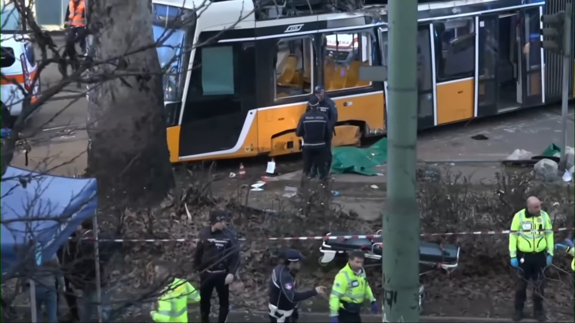 O persoană s-a stins din viață și alte 39 au fost vătămate după ce un tramvai a deraiat și a intrat într-o clădire istorică, în Milano