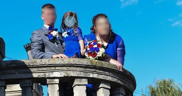 copil de 7 ani a stat langa mama moarta iasi