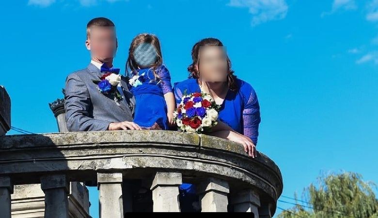 copil de 7 ani a stat langa mama moarta iasi