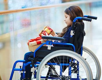 Orașul din Rom&acirc;nia care oferă 200 de lei pe lună pentru copiii cu handicap