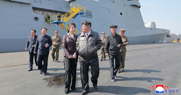 Kim Jong Un anunță &icirc;narmarea nucleară a marinei nord-coreene