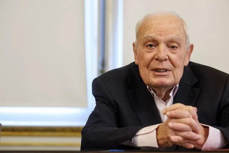 Scriitorul Antonio Lobo s-a stins din viață.