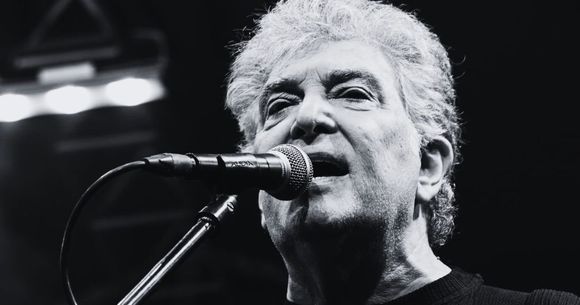 Mugurel Vrabete, basistul trupei Holograf