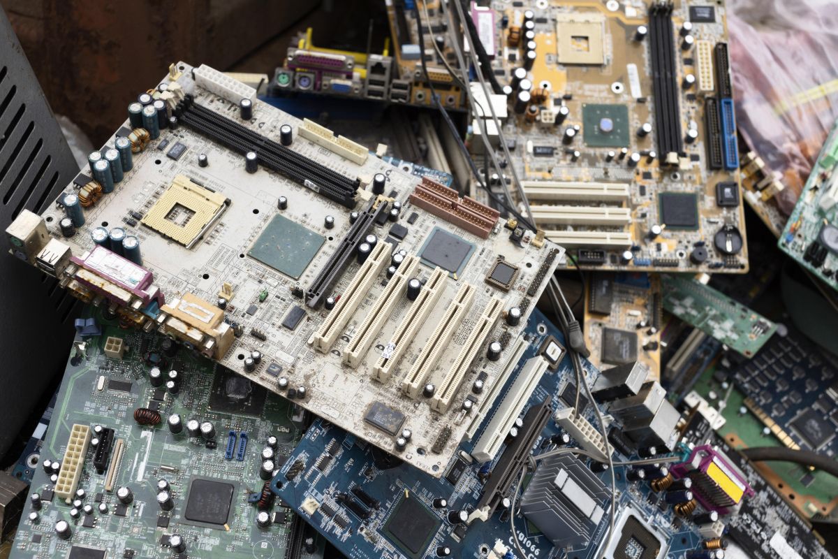 (P) Costul real al electronicelor ieftine