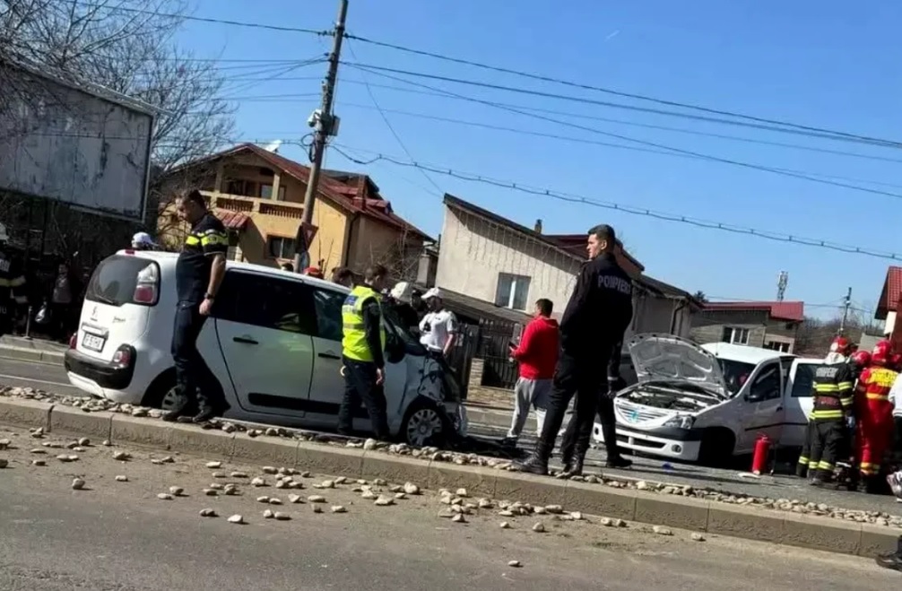 Eveniment rutier grav la intrarea în București, în zona Pod Europa. O femeie de 52 de ani s-a stins din viață după ce patru autoturisme s-au ciocnit