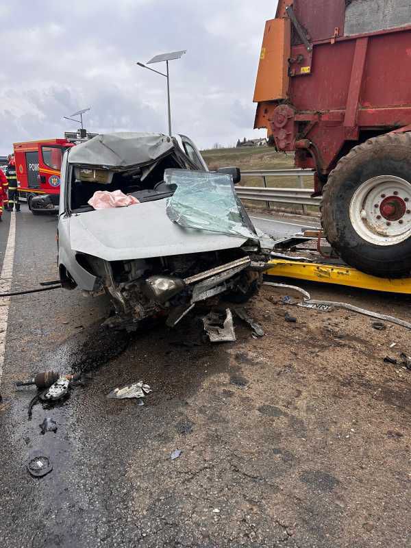Eveniment rutier cu patru victime în Suceava. În impact au fost implicate trei autoturisme și un camion