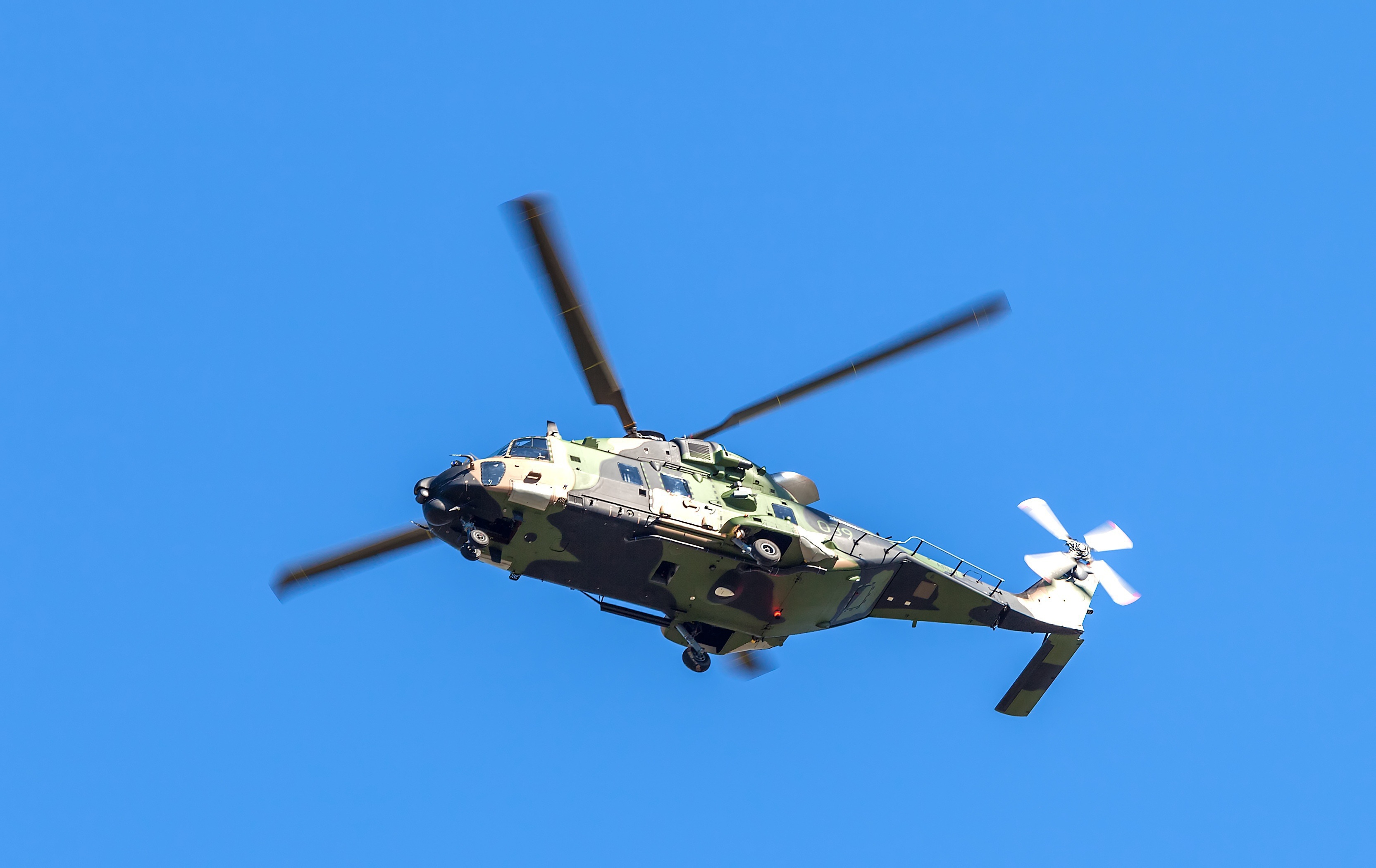 Șase persoane și-au pierdut viața după ce un elicopter s-a prăbușit