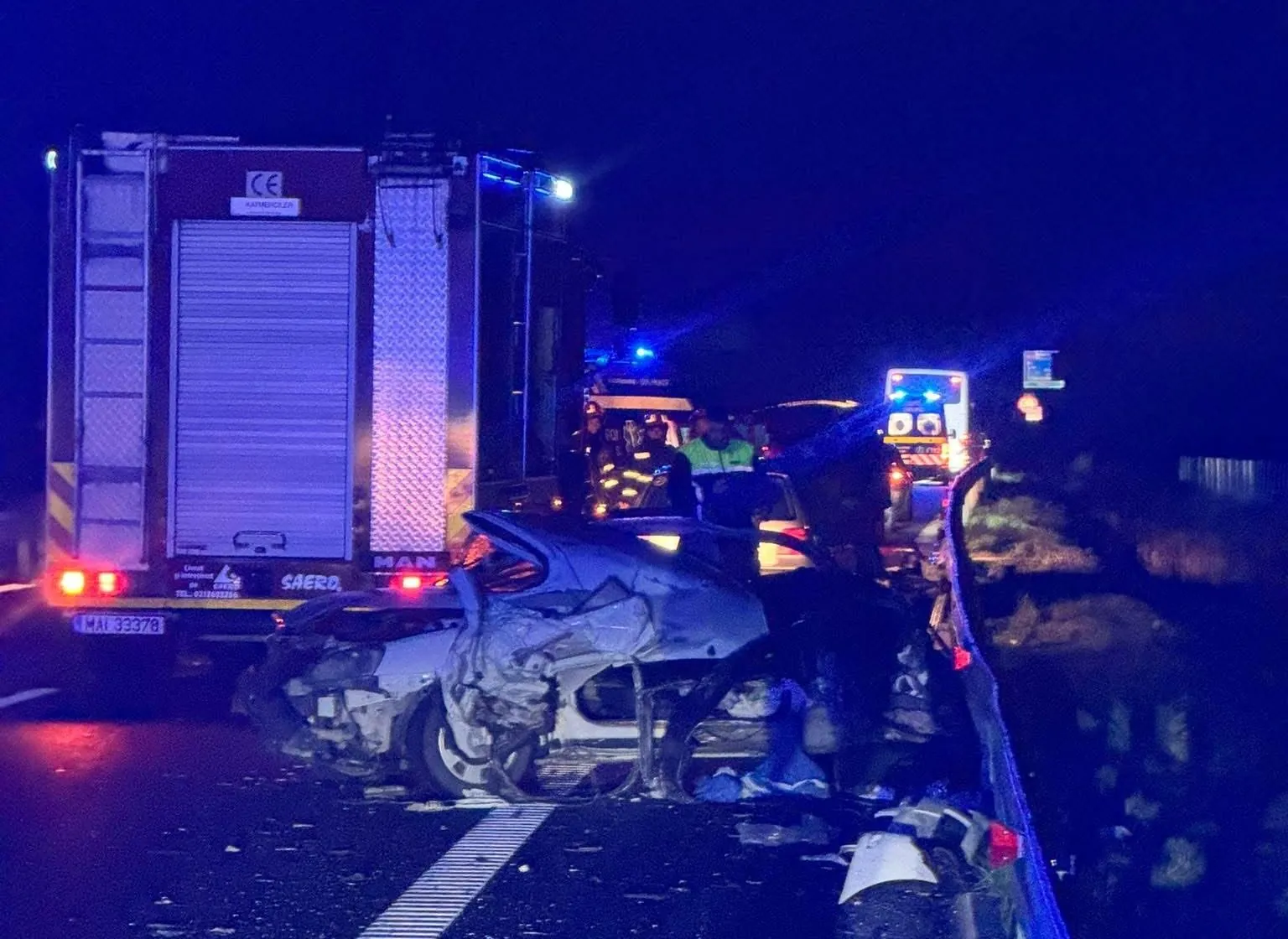 BREAKING NEWS Un autocar plin cu copii s-a răsturnat pe Drumul Expres Pitești-Craiova. O persoană și-a pierdut viața