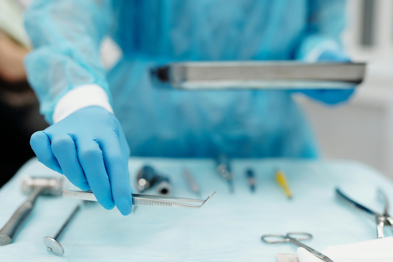 (P) Implant dentar: ce se întâmplă dacă amâni înlocuirea unui dinte lipsă