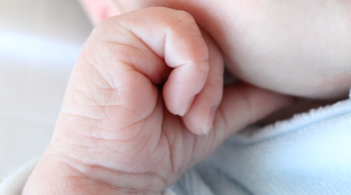 Un bebeluș de doar o lună, din Vrancea, și-a pierdut viața subit, în toiul nopții. Părinții sunt în stare de șoc. Medicii au constatat decesul