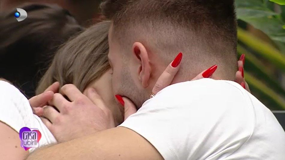 Alexandru și Jaqueline, sărut pasional în „Casa iubirii”! Cum se simte concurentul după ce s-a împăcat cu Jaqueline: „Sunt cel mai complet om”