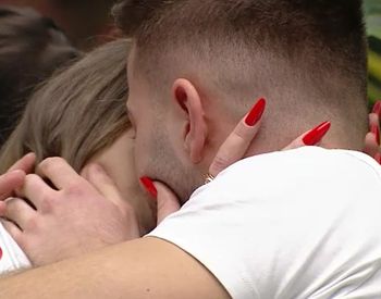 Alexandru și Jaqueline, sărut pasional &icirc;n &bdquo;Casa iubirii&rdquo;! Cum se simte concurentul după ce s-a &icirc;mpăcat cu Jaqueline: &bdquo;Sunt cel mai complet om&rdquo;