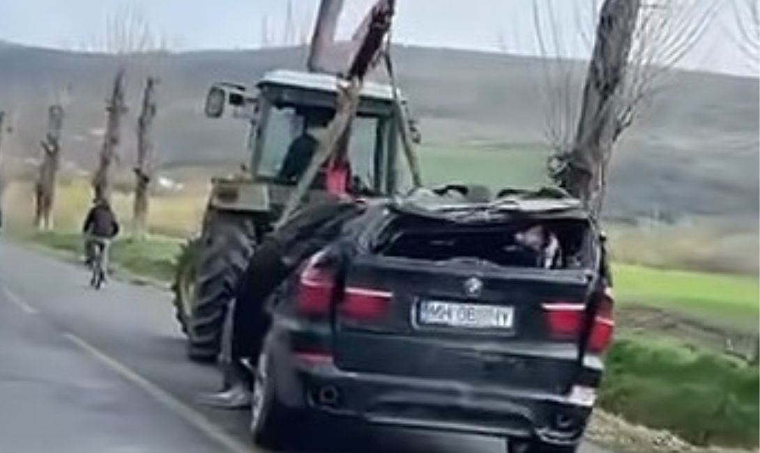 Un tânăr de 31 de ani și-a pierdut viața după ce mașina pe care o conducea s-a răsturnat în afara carosabilului, în Dolj