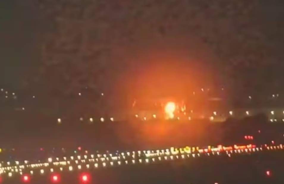 Un avion cu 300 de pasageri a fost cuprins de foc chiar înainte de decolare. Anunțul făcut de compania aviatică