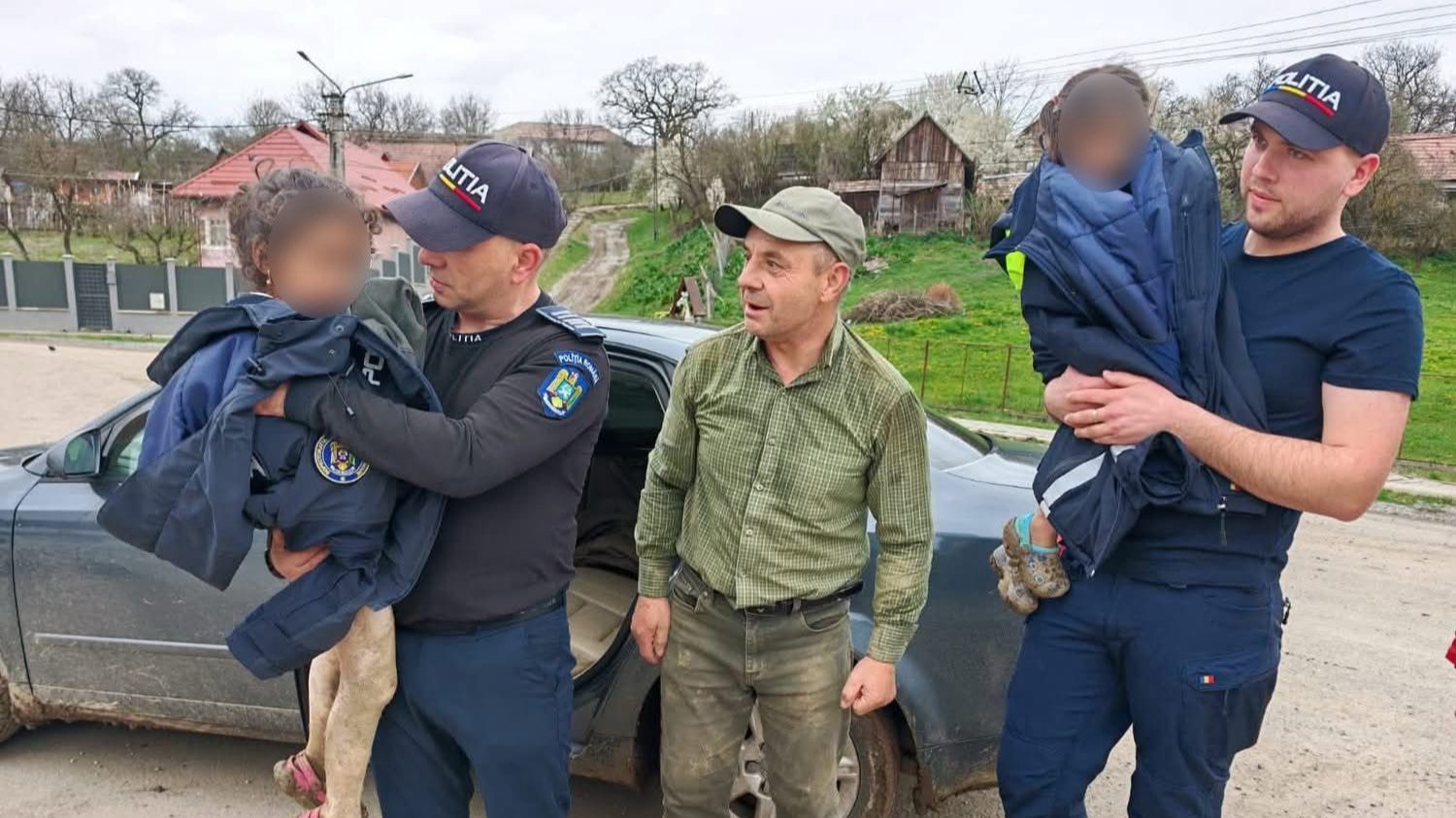 Pădurarul care le-a găsit pe Rebeca și Melisa le-a transportat 3 kilometri în brațe. Motivul pentru care salvatorii nu puteau ajunge acolo