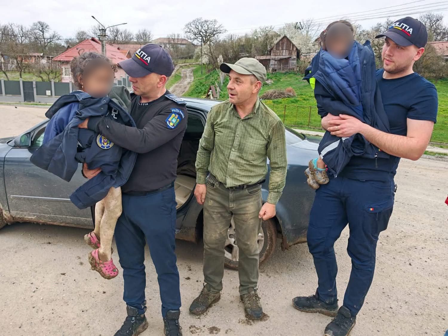 Pădurarul care le-a găsit pe Rebeca și Melisa le-a transportat 3 kilometri în brațe