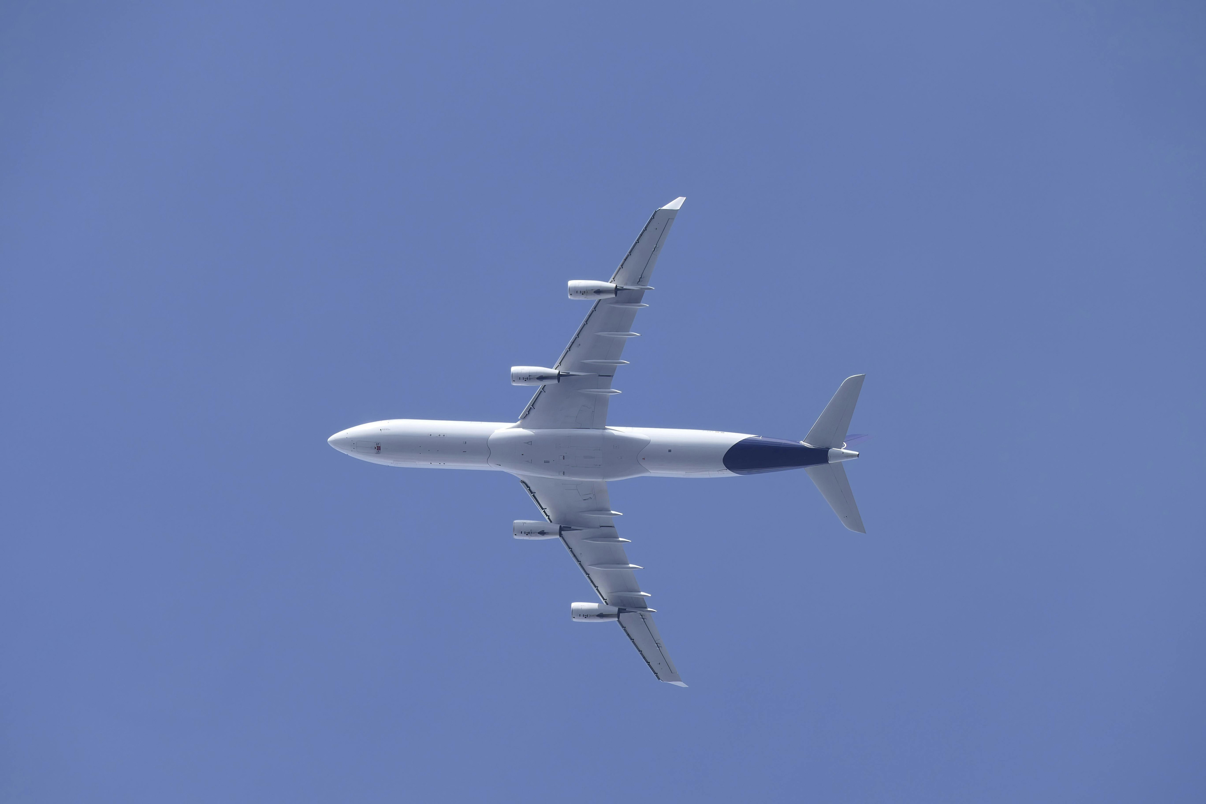 Un avion care a decolat de pe Aeroportul Otopeni s-a întors de urgență pe pistă