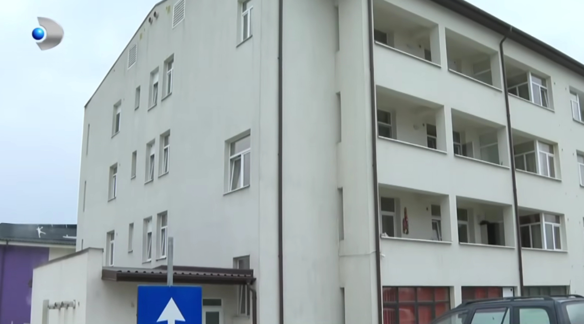 Chirii de 45 de lei, dar stil de viață de lux. Mai mulți locatari din Pitești refuză să părăsească locuințele sociale deși se afișează cu bolizi de sute de mii de euro: „Avem cheltuieli foarte mari”
