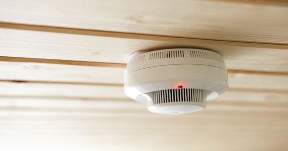 Detectoarele de foc devin obligatorii &icirc;n blocurile noi.