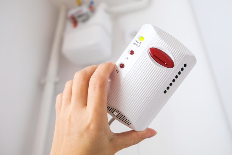 Blocurile din România obligate să aibă detectoare de foc.