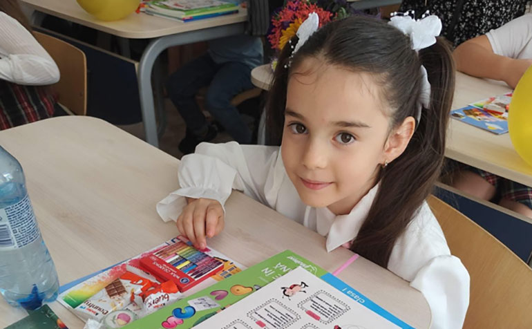 Roxana, o fetiță de 8 ani din Târgu Jiu, s-a stins din viață la un spital din București. Familia contestă diagnosticul inițial dat de medici
