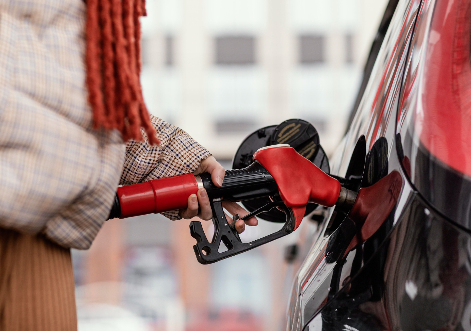 Preț carburanți joi, 9 aprilie 2026. Cu cât se vinde litrul de benzină, motorină sau GPL