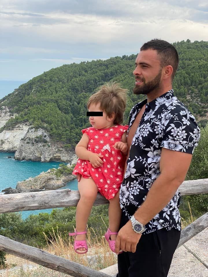 Un român de 31 de ani a sfârșit într-un grav incident rutier, în Italia. Vasile, a fost aruncat de pe motor direct pe asfalt