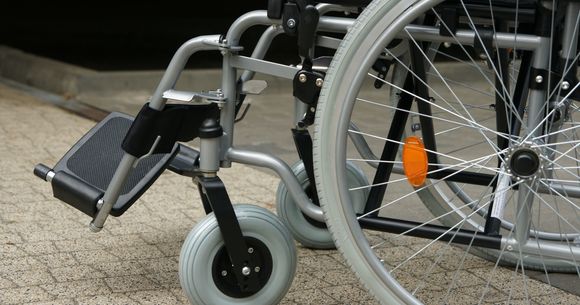 Cresc indemnizațiile pentru copiii cu dizabilități