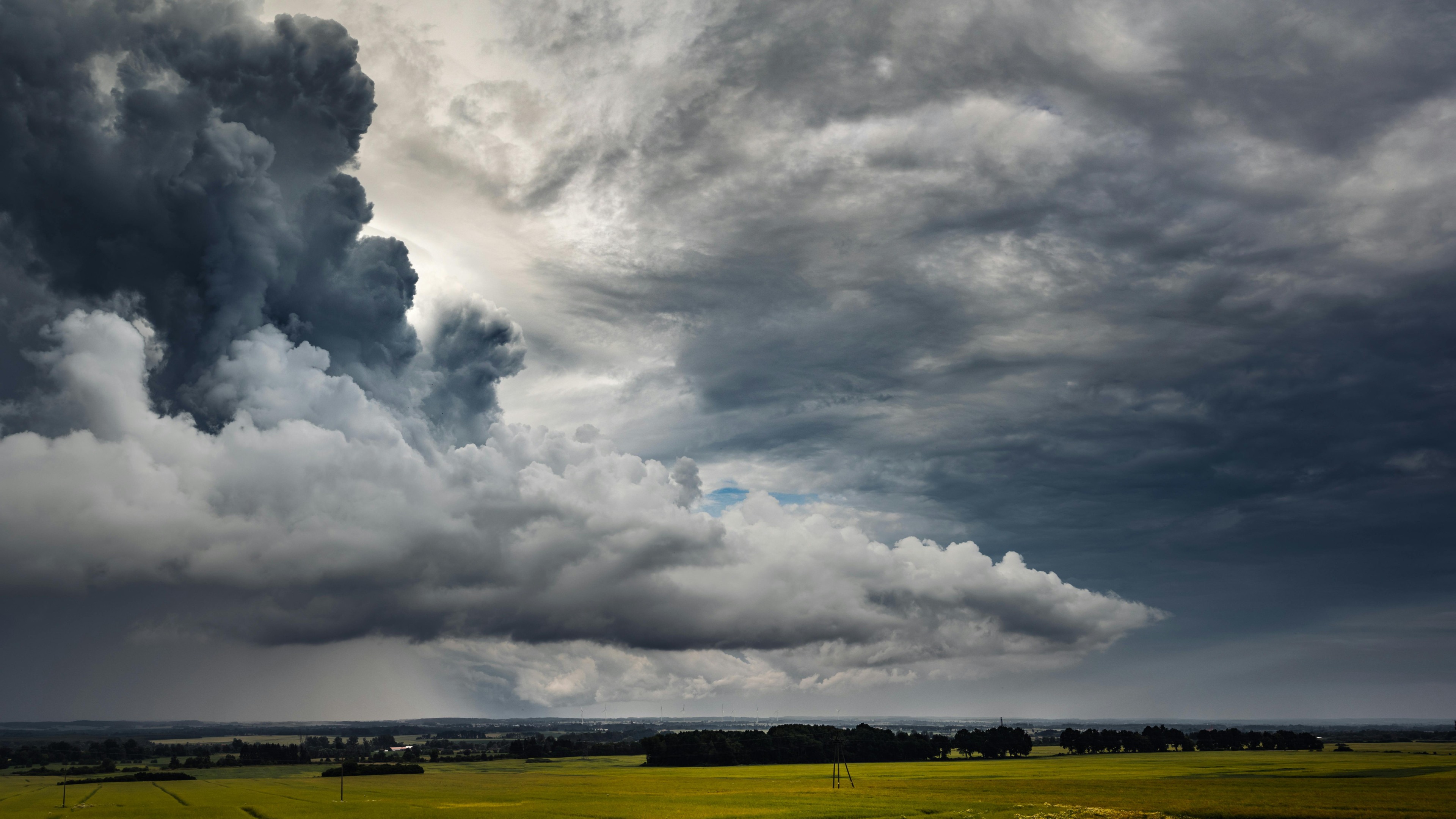 Meteorologii anunță vreme instabilă până diseară! Zonele afectate de vânt puternic și grindină