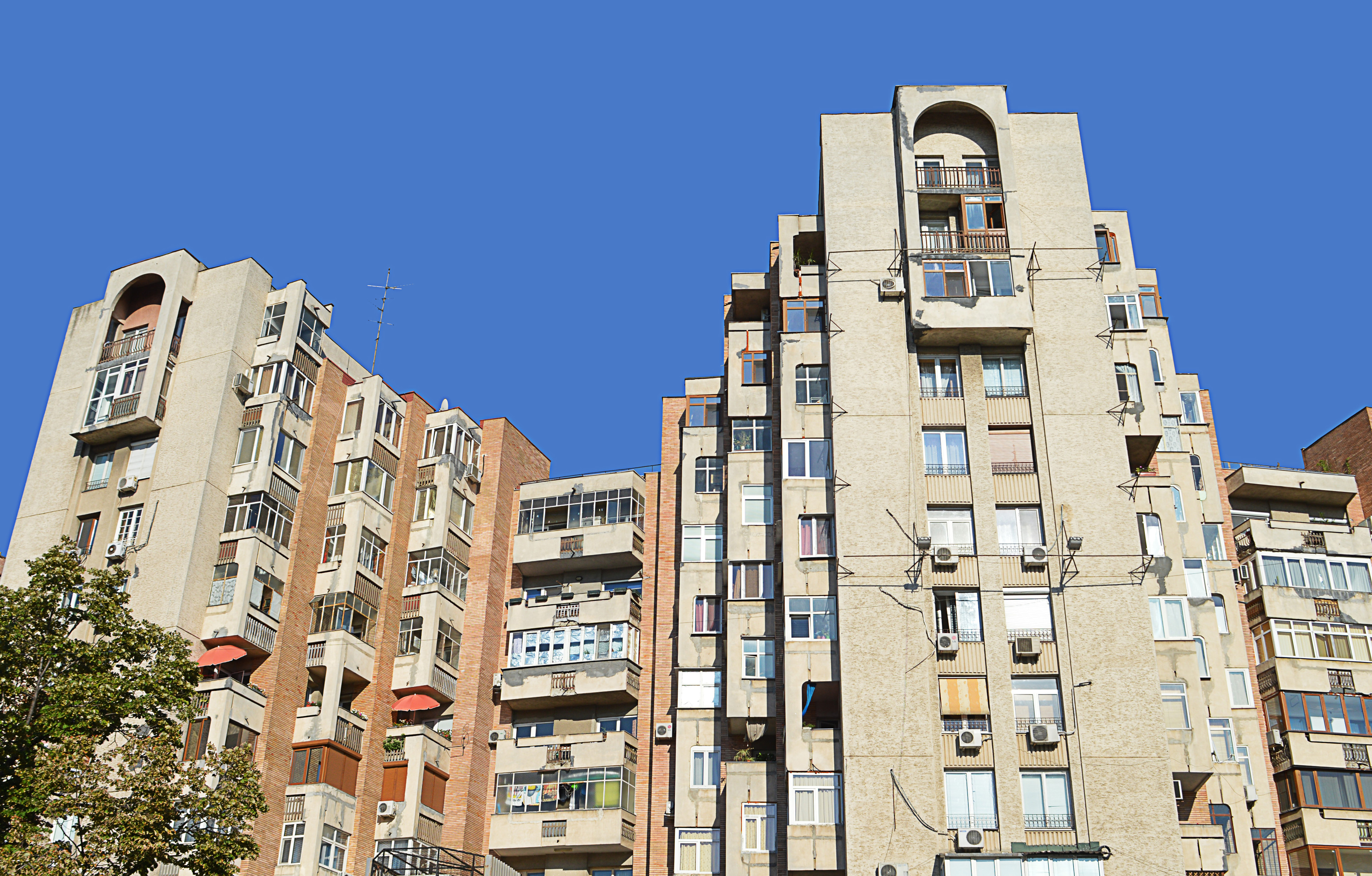 Românii care nu plătesc întreținerea riscă să își piardă casa. Ce măsuri pot lua asociațiile de proprietari