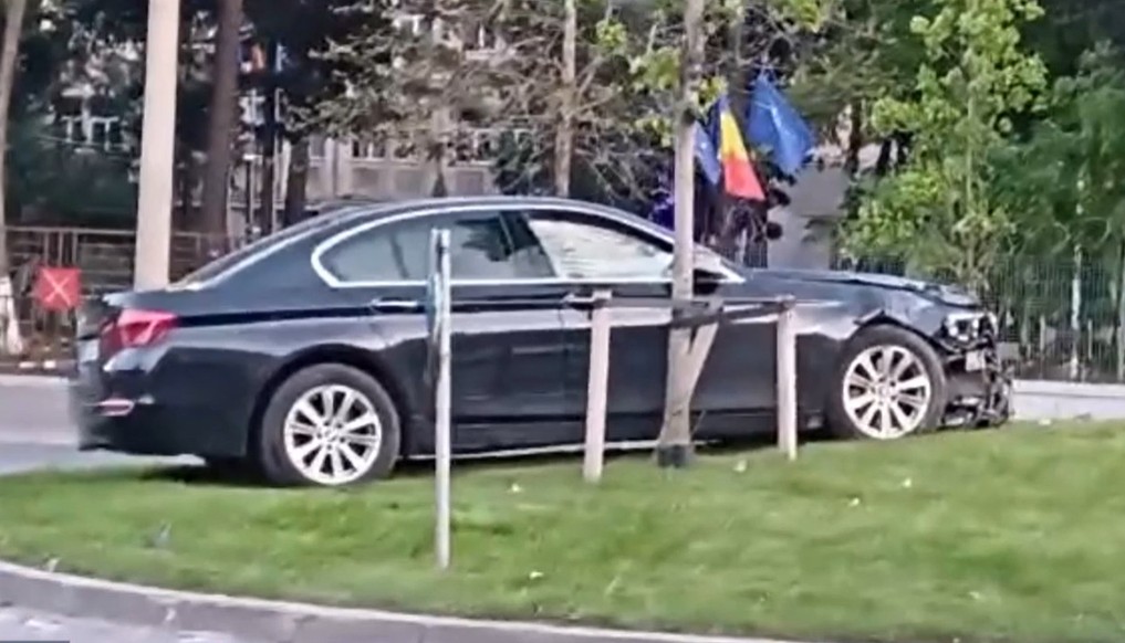 Trei minori au fost loviți de o mașină, în timp ce se aflau pe un scuar din Drumul Taberei. Patru persoane au ajuns la spital