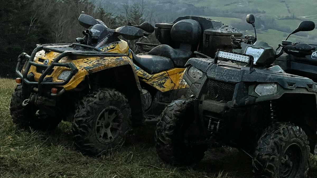 Un tată de 37 de ani și-a pierdut viața chiar în fața copilului său de 6 ani, după ce s-a răsturnat cu ATV-ul la Breaza