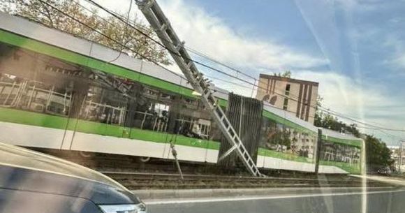 Tramvai deraiat București